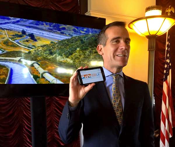 LA Mayor Eric Garcetti shows off HistoricPlacesLA.org on a smartphone. (Photo: Tom Nakanishi)